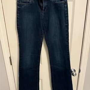 Out from The Kloth Sz. 6